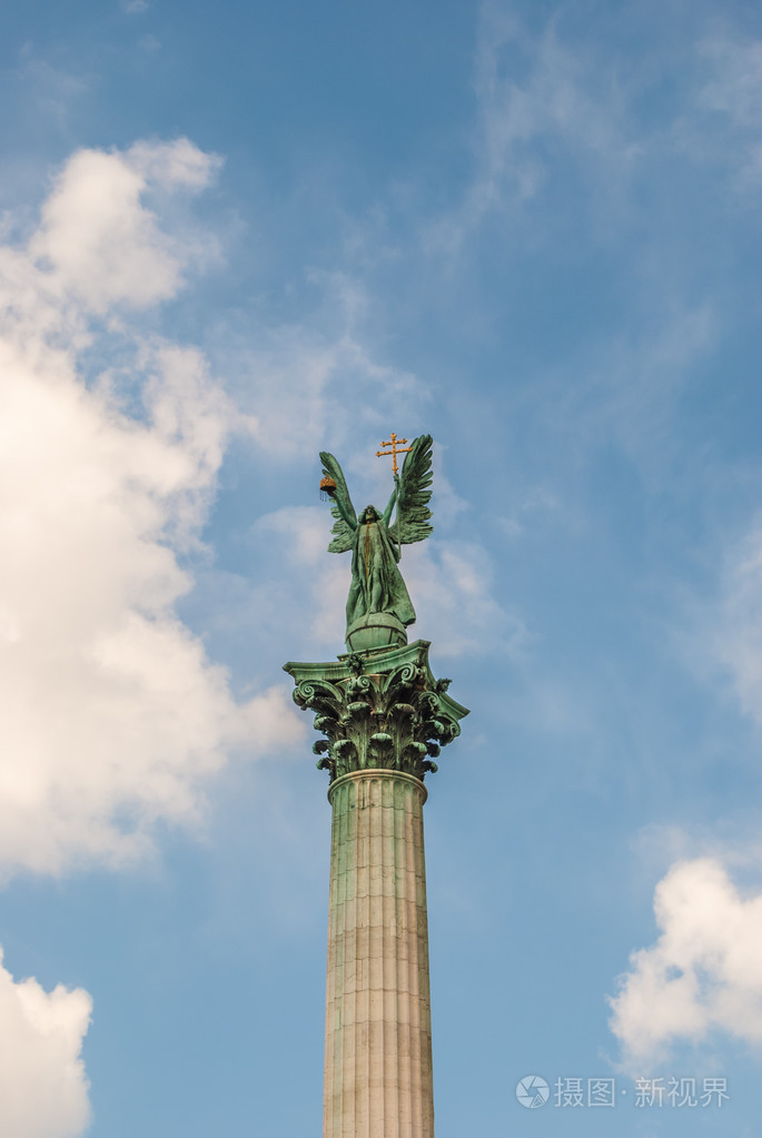 在布达佩斯的英雄广场上纪念碑的细节