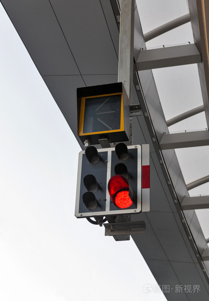 铁路信号量与红光