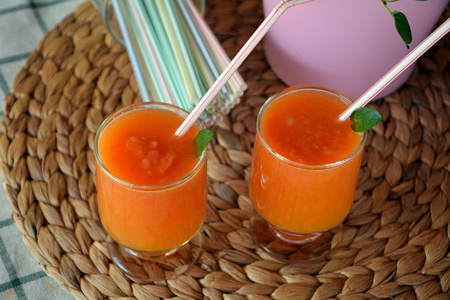 健康新鲜橙子 葡萄柚 木瓜，果汁。特写