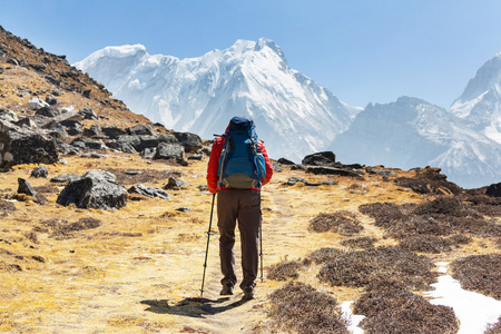 喜马拉雅山的徒步旅行者