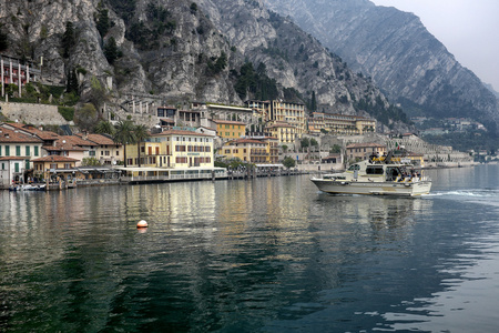 山与湖风景图片