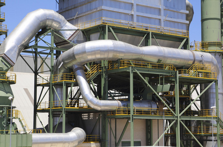 一座现代化工厂的工业设施照片