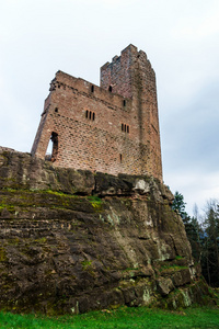 山上，阿尔萨斯 Wangenbourg 中世纪城堡的废墟