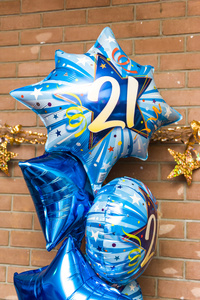 色彩缤纷 21 岁生日派对气球