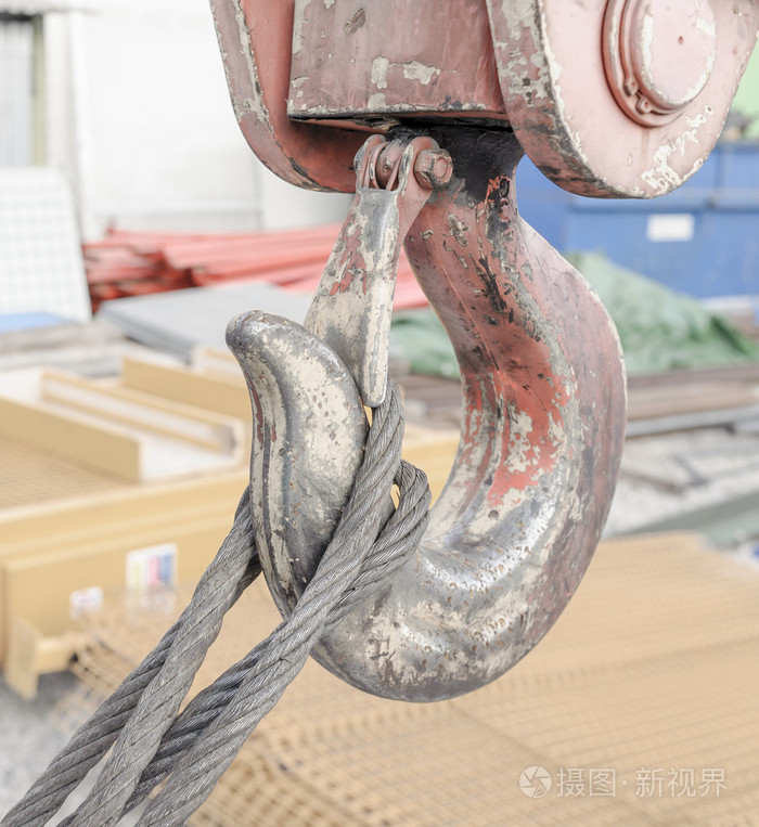 起重机吊钩与钢绞线