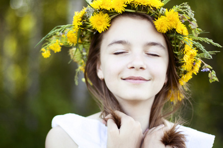 室外,颜色束花,明亮的阳光灿烂的夏天一天公园的草地上微笑开心的享受