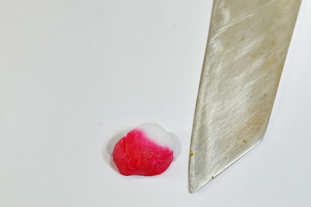 刀剑刀片与棉血照片