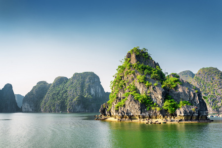 美丽的下龙湾，中国南海，越南的景色