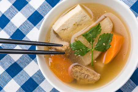 东方素食炖煮的食物