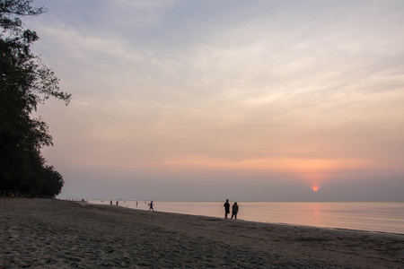 日落在 Wanakorn 海滩, 巴蜀府, 泰国