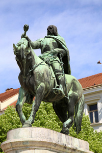 亚诺什  匈在胸肌，匈牙利塞切尼广场上的雕像