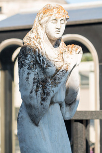 妇女雕像