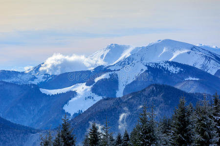 山地冬季景观