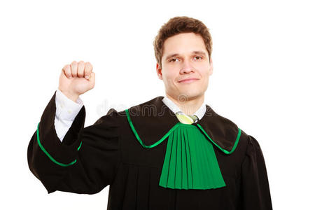 法律。穿着波兰长袍的男律师靠手指数着