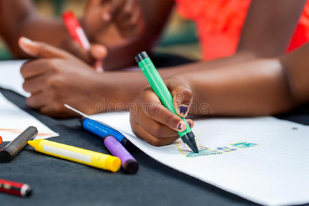 非洲孩子手绘的细节。