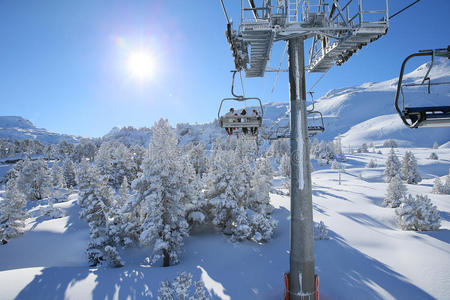 工程 比利牛斯山脉 滑雪者 冬天 乐趣 天空 娱乐 后面