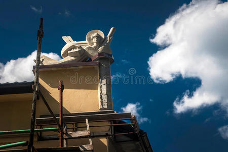 建造 天空 利沃夫 身体 摆姿势 字符 外部 艺术 成人