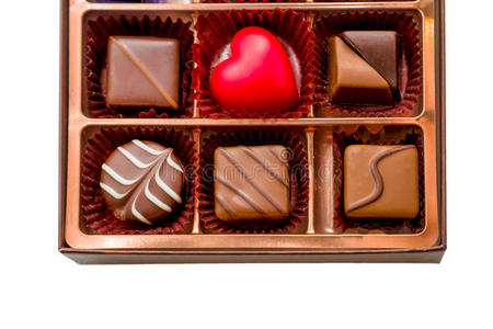棕色巧克力盒和各种巧克力