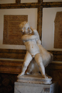 米开朗基罗手指图片