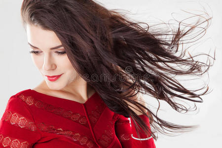 中长发背影杀手图片