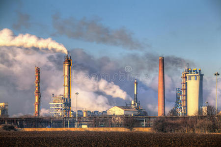 化石工厂有空气污染的工厂照片