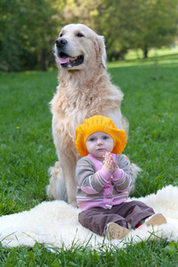 小女孩和狗