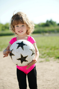 粉红色 女孩 快乐 孩子们 锻炼 幸福 放松 足球 春天