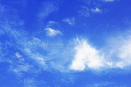 蓝天和柔软的云