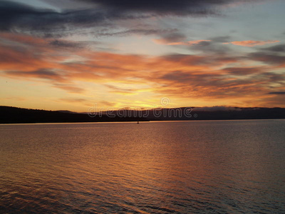 早晨 海景 小岛 反射 余辉 地平线 黄昏 天亮 日出 海湾