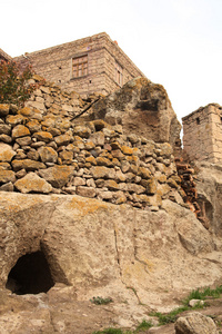 石屋和洞穴