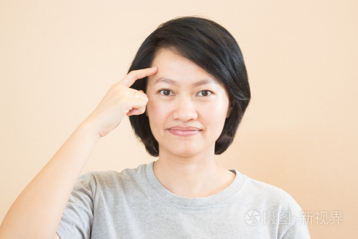 亚洲女人手势行动