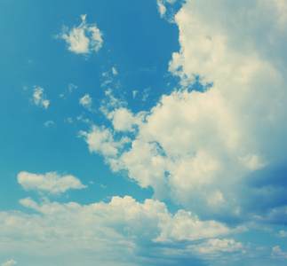 美丽的蓝天白云。自然背景