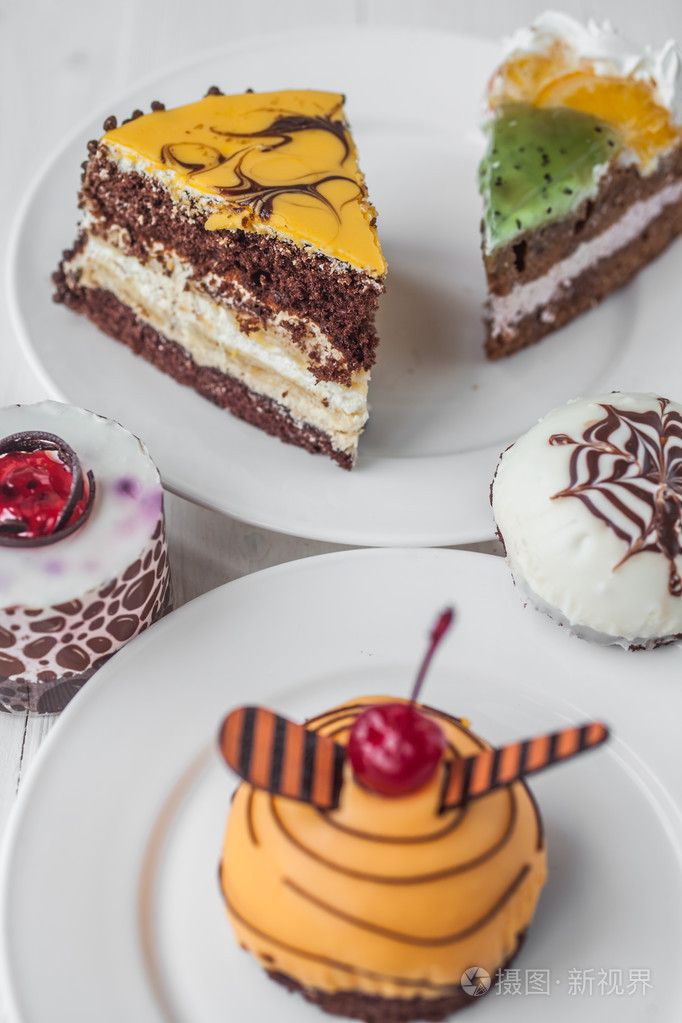有很多不同的蛋糕