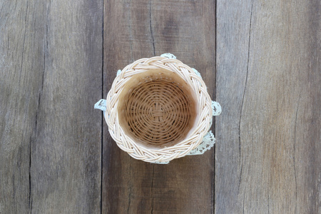 旧木工艺品的篮子编织图片