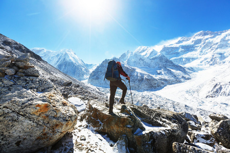 喜马拉雅山的徒步旅行者