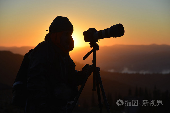 摄影师旅行使日出照片