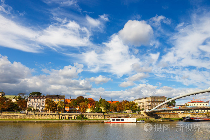 在波兰的克拉科夫市的历史文化名城中心维斯杜拉河