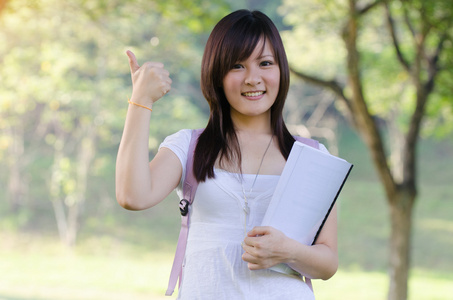 亚洲女大学生