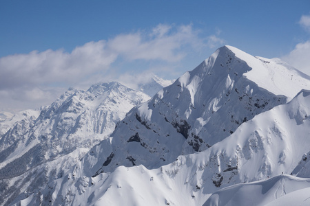 山风景，滑雪胜地红波利亚纳。俄罗斯索契，高加索山脉