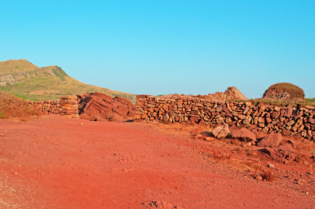 西班牙:红沙和岩石上的红沙照片