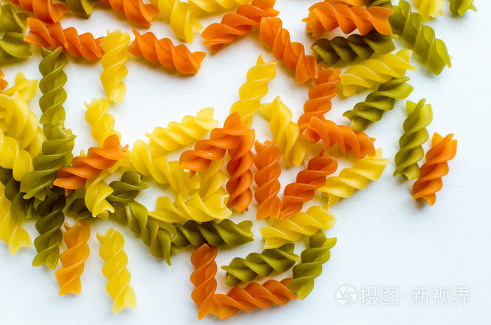 多色的螺旋通心粉