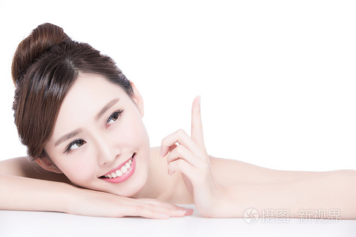 用手指指着有魅力的女人