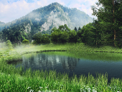 湖和山上的草地