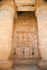城墙神庙中的埃及浮雕