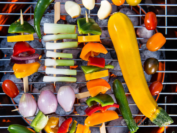烤的串和蔬菜特写