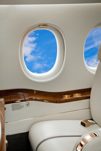 飞机的舷窗，云视图