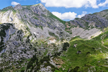 在阿尔卑斯山的风景。Rofan 峰值的观点。奥地利蒂罗尔