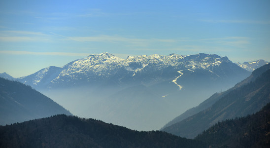 高山视图从漫长的路