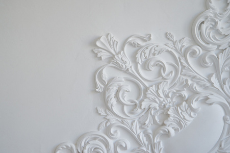 豪华的白墙设计浅浮雕与灰泥装饰线条 roccoco 元