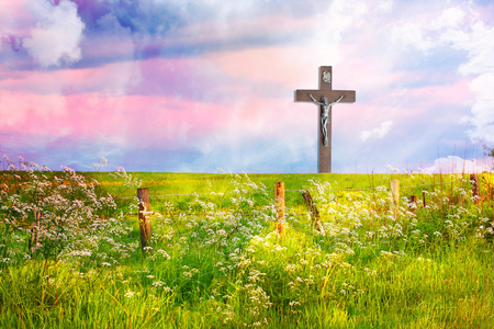 耶稣基督的十字架和美丽的云彩照片